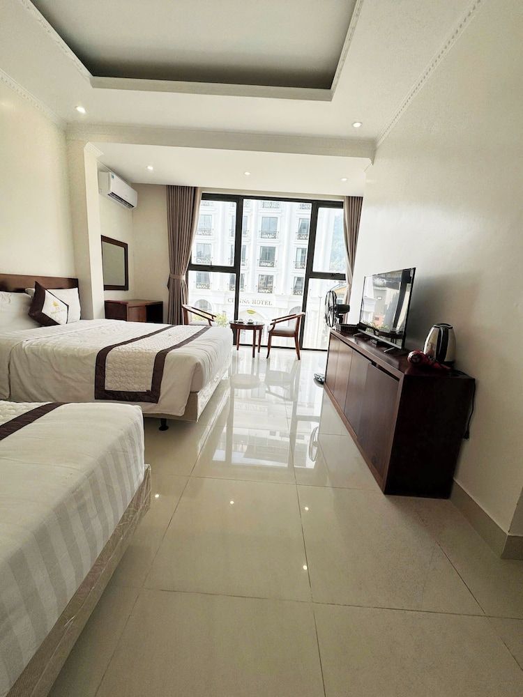 Ngan Ha Hotel Panorama View Superior Triple Room, Multiple Beds, Private Bathroom, City View 2