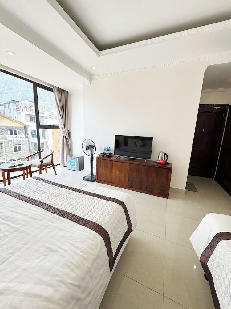 Ngan Ha Hotel Panorama View Superior Triple Room, Multiple Beds, Private Bathroom, City View 5