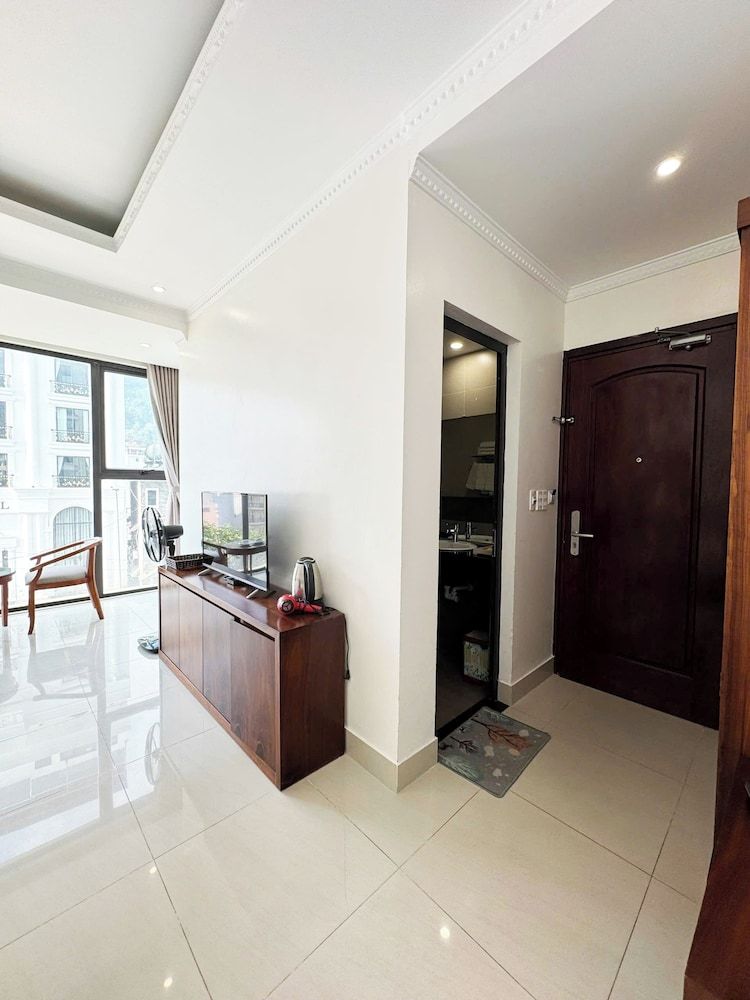 Ngan Ha Hotel Panorama View Superior Triple Room, Multiple Beds, Private Bathroom, City View 3