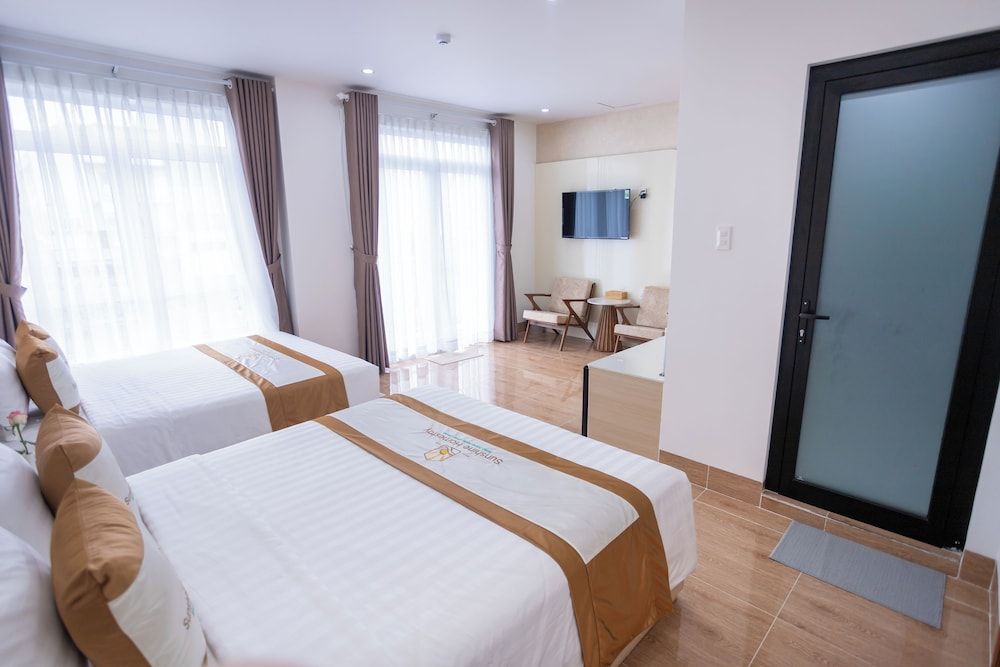 Sunshine Homestay Standard Twin Room, Balcony, City View 8