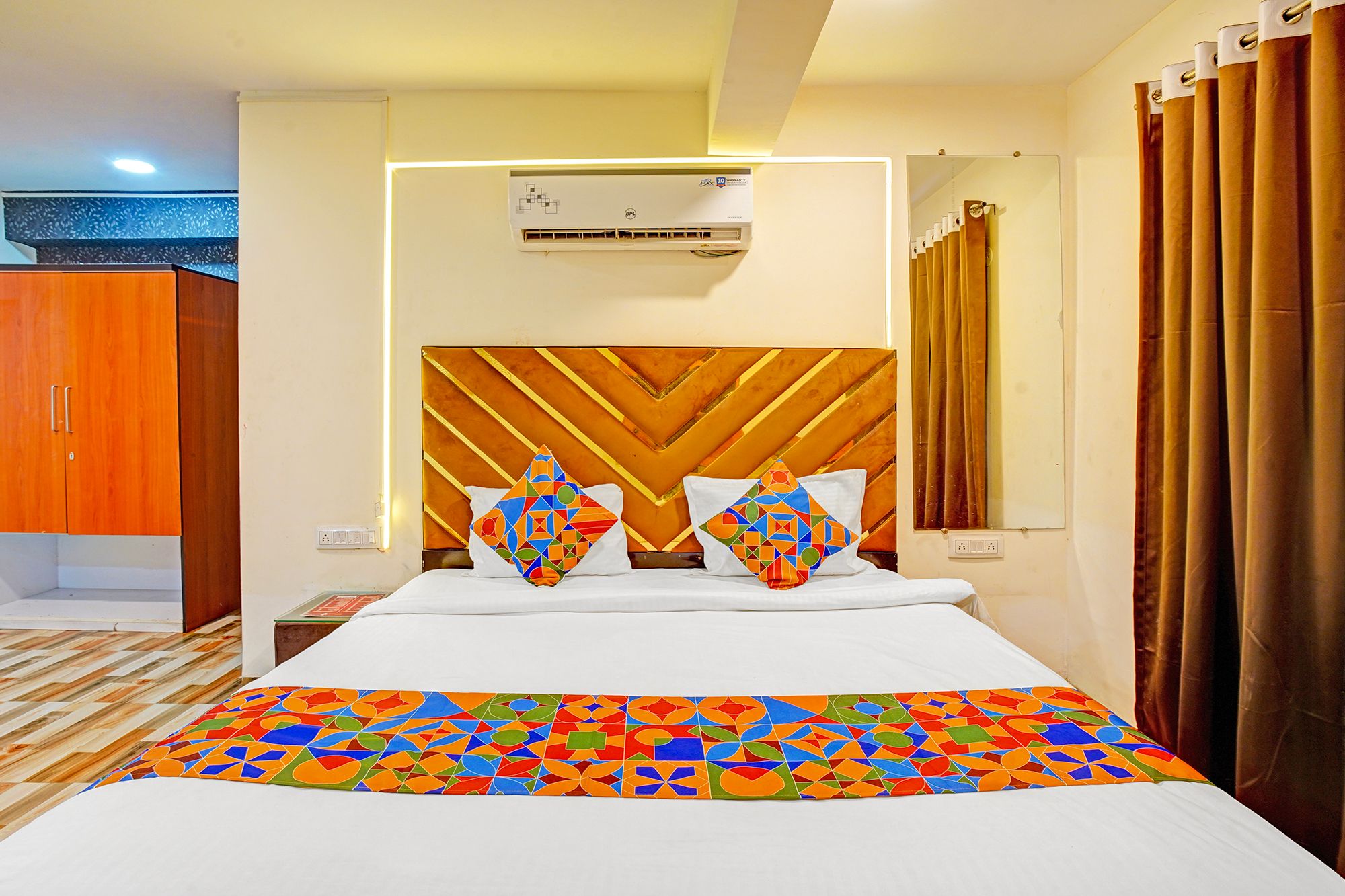 FabHotel New Krishna Palace Deluxe Room 3