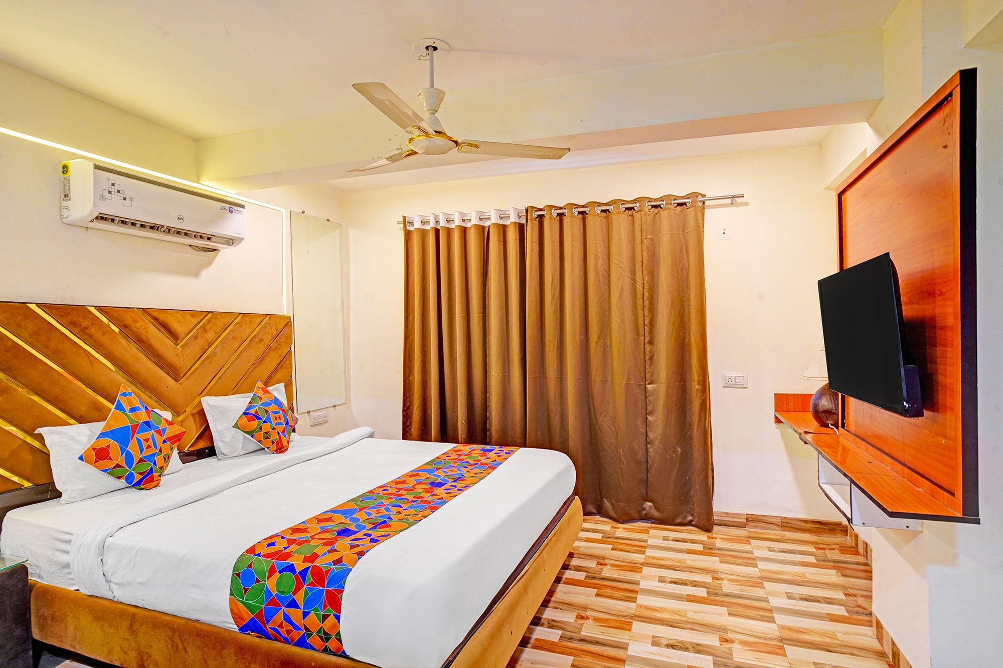 FabHotel New Krishna Palace Deluxe Room