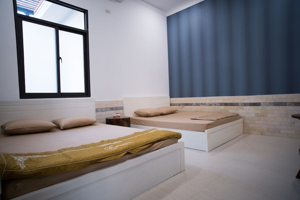 Family Quadruple Room, 2 Queen Beds, Non Smoking, Private Bathroom