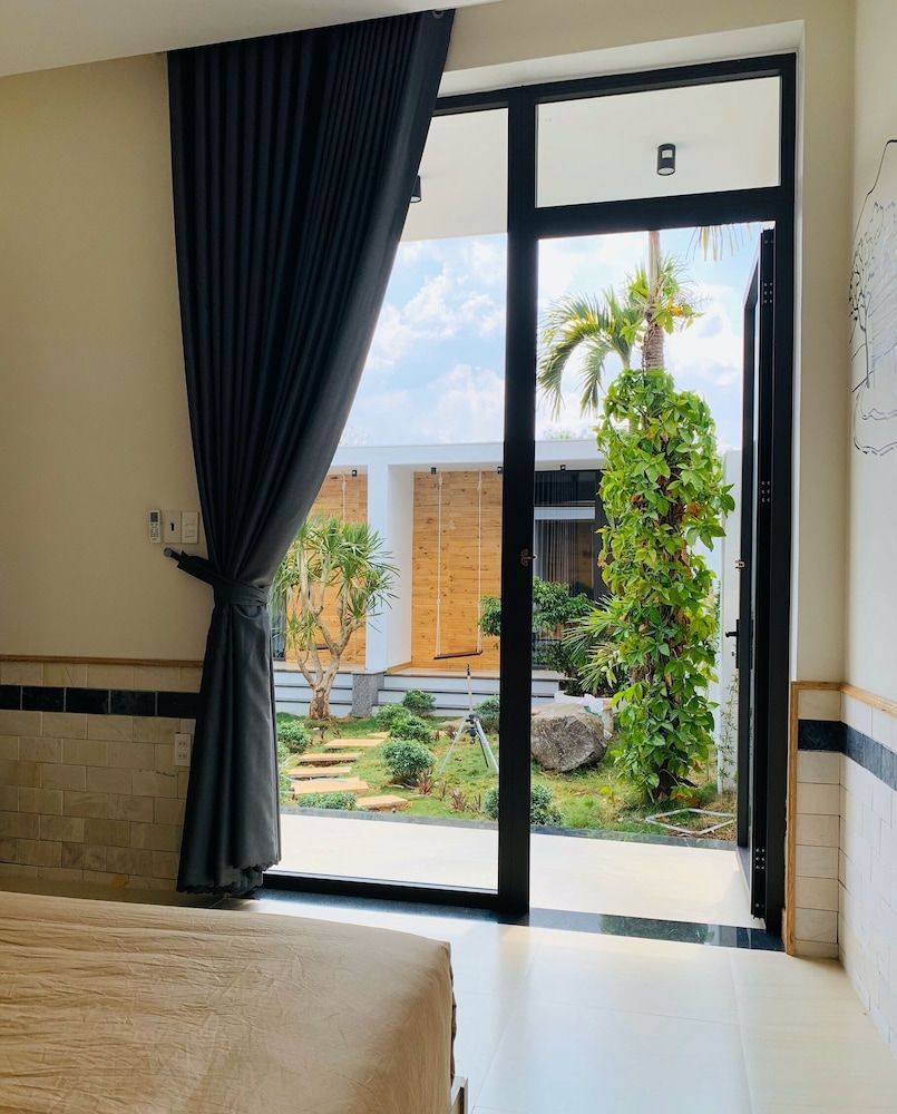 Deluxe Double Room, 1 Queen Bed, Garden View, Courtyard Area