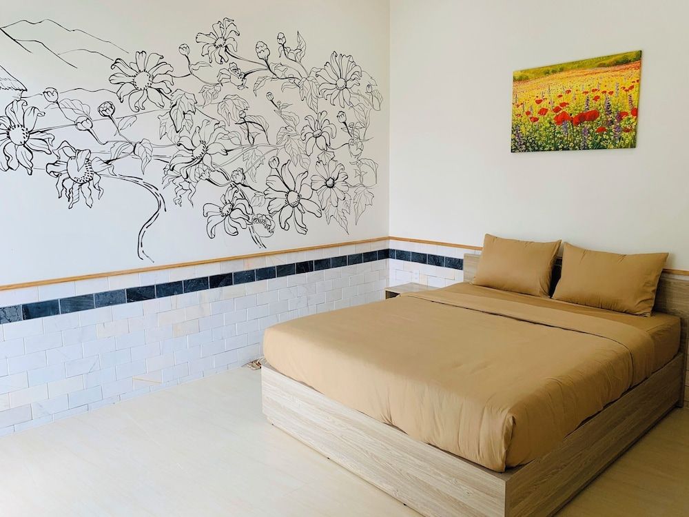 Deluxe Double Room, 1 Queen Bed, Non Smoking, Private Bathroom