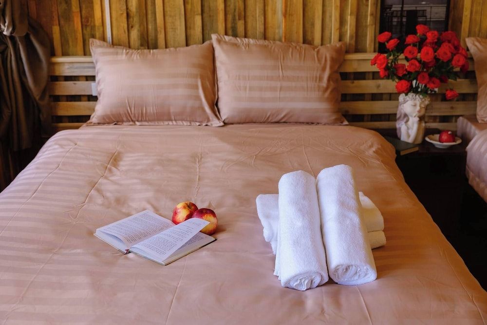 Scent Chalet D - Village Bungalow, 1 Bedroom, Accessible, Smoking 8