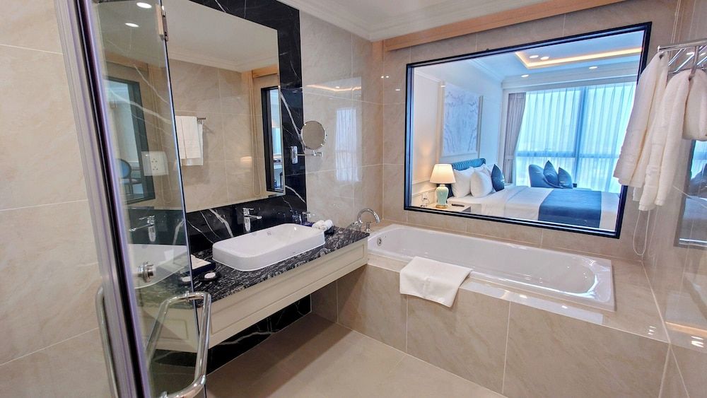 Cosmo Stars Hotel Bac Lieu Suite 3