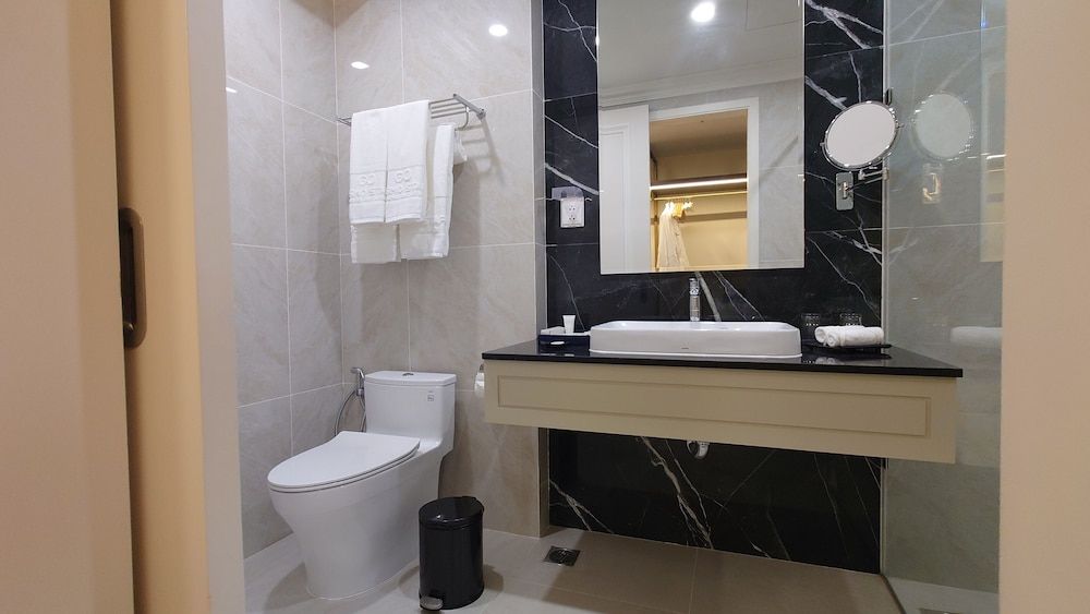 Cosmo Stars Hotel Bac Lieu Superior Twin Bed 3