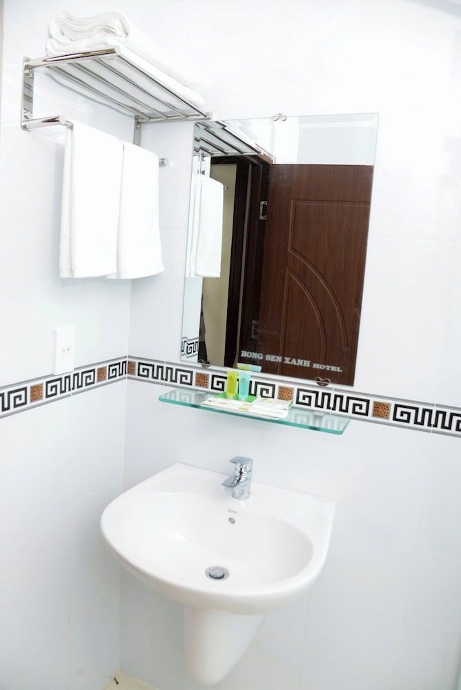 Bong Sen Xanh Hotel Standard Double Room 5