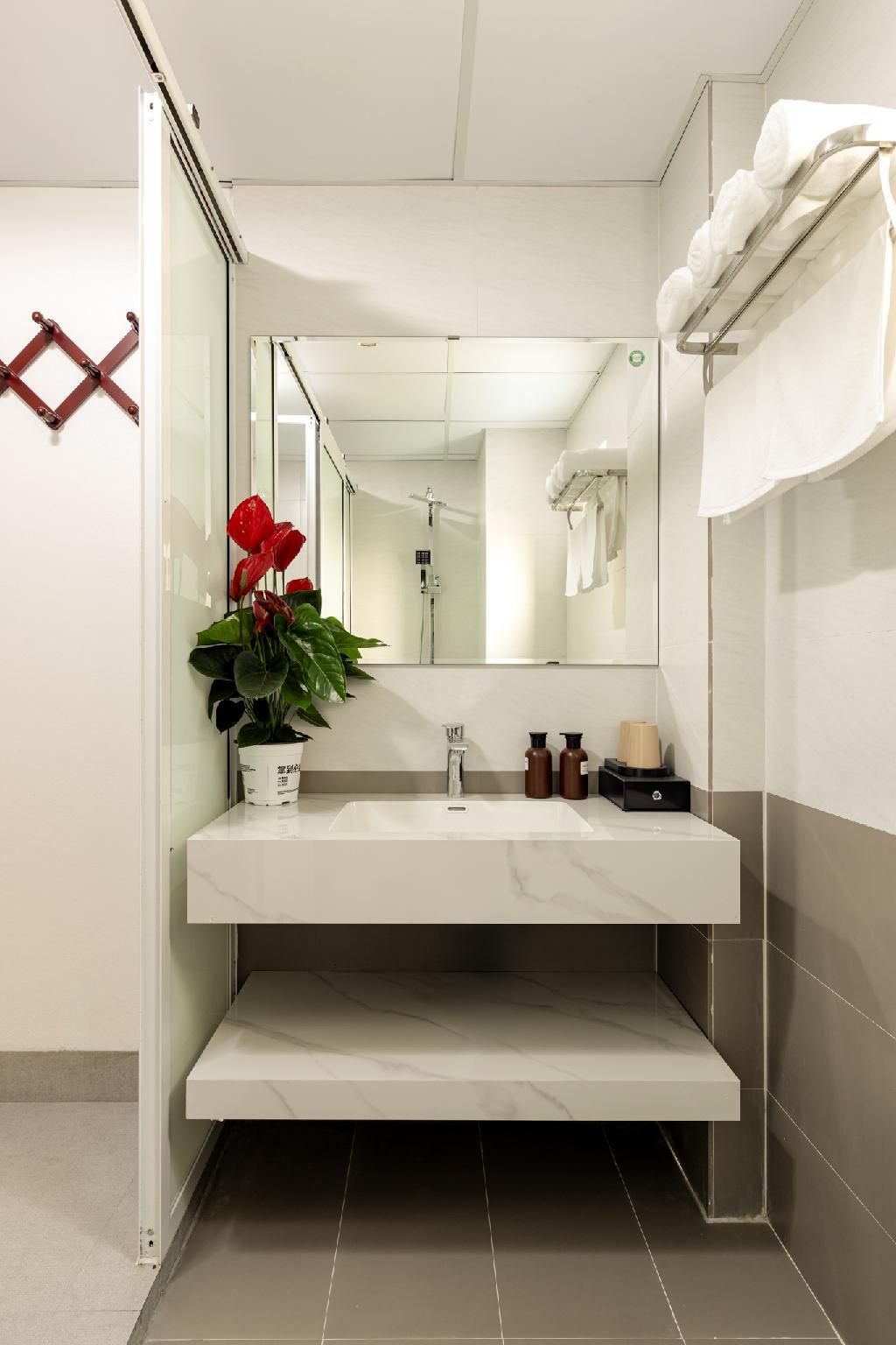 2 Double Beds Balcony