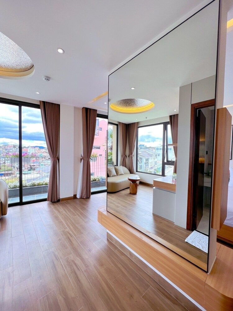 Cozy Garden Boutique hotel Luxury Double Room, Balcony, City View 12