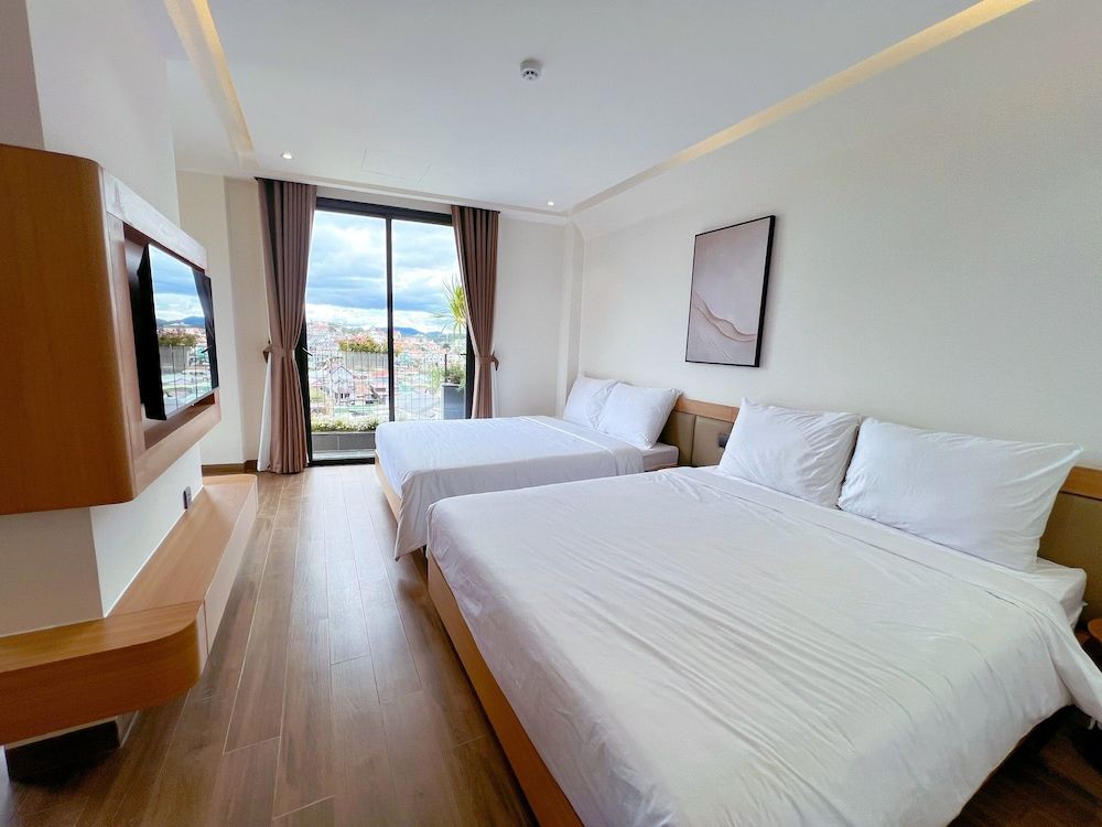 Cozy Garden Boutique hotel Luxury Double Room, Balcony, City View 13