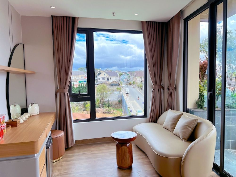 Cozy Garden Boutique hotel Luxury Double Room, Balcony, City View 9