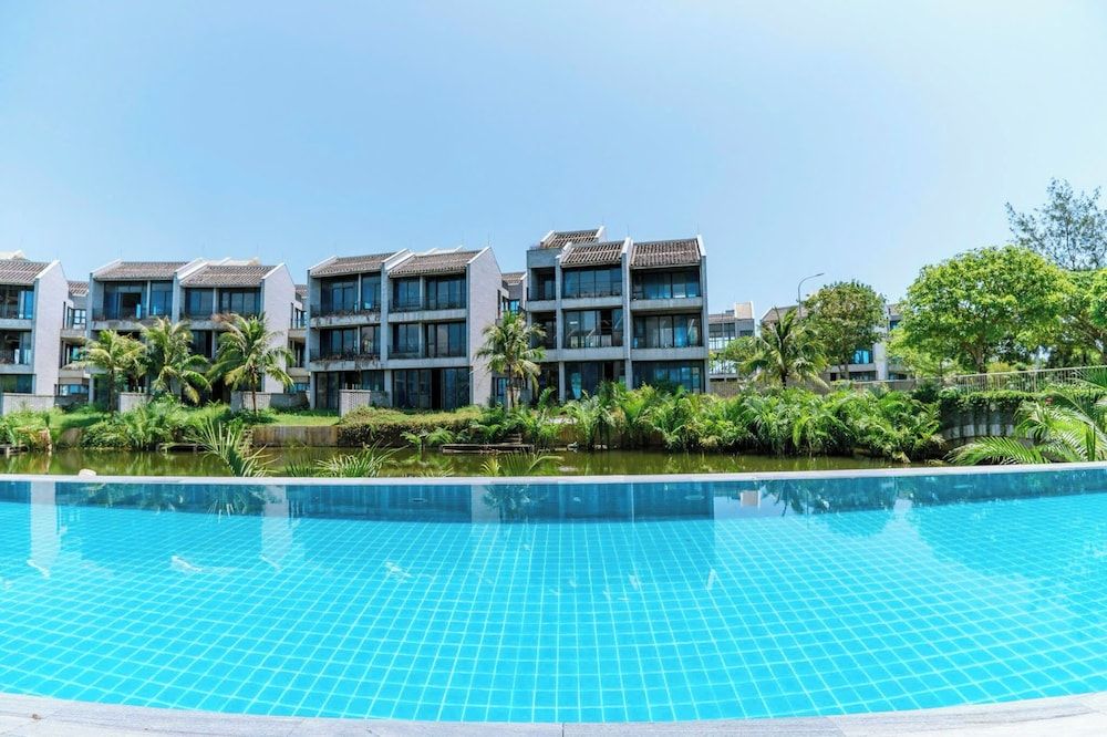 Gold Riverside Apartment & Villa