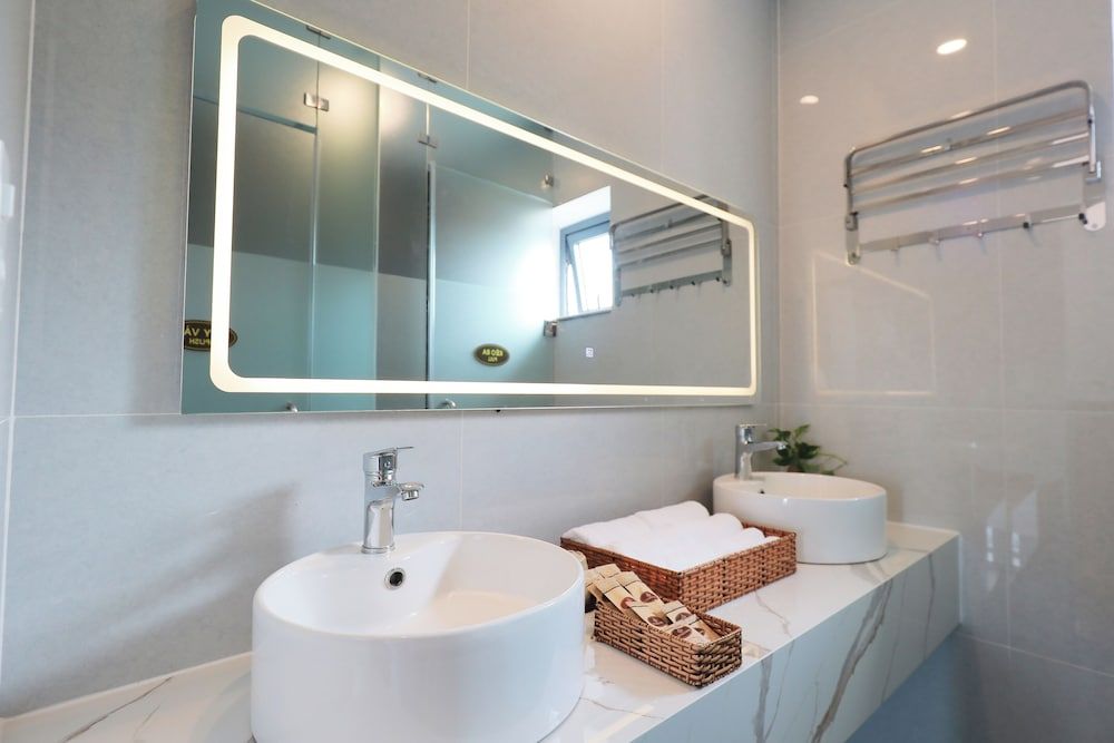 Lotus Hotel Da Lat Superior Quadruple Room, Mountain View 5