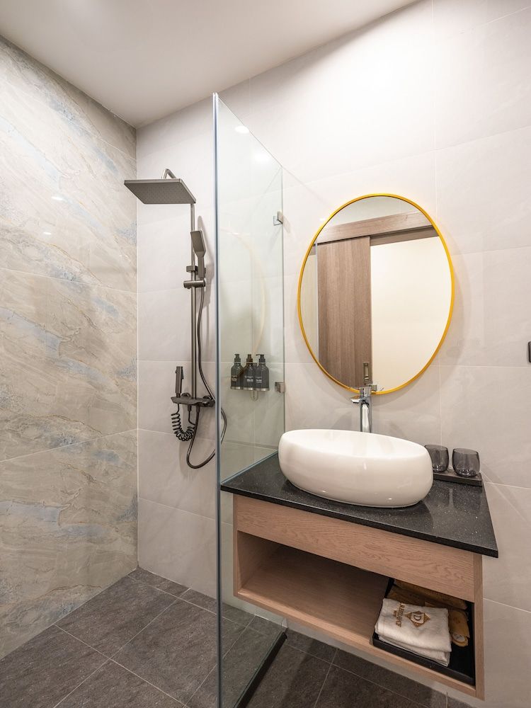 D.Residence hotel ninhbinh Family Quadruple Room, City View 3