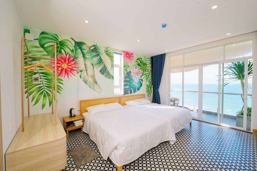Kennal Beach Deluxe Twin Room, Balcony, Sea View 4