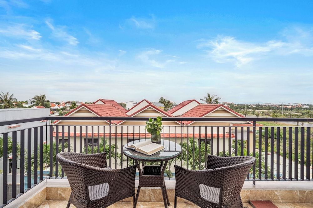 ELC Boutique Hoi An Hotel Luxury Single Room, Balcony, Pool View 4