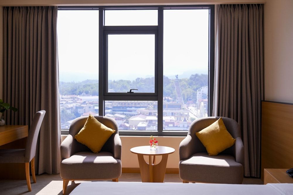 Muong Thanh Luxury Dien Bien Hotel Deluxe Double Room, City View 3