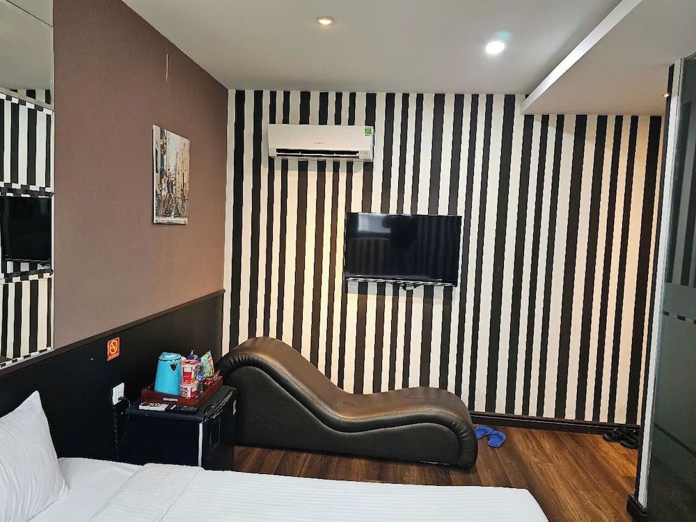 Pink Hotel Standard Room, City View