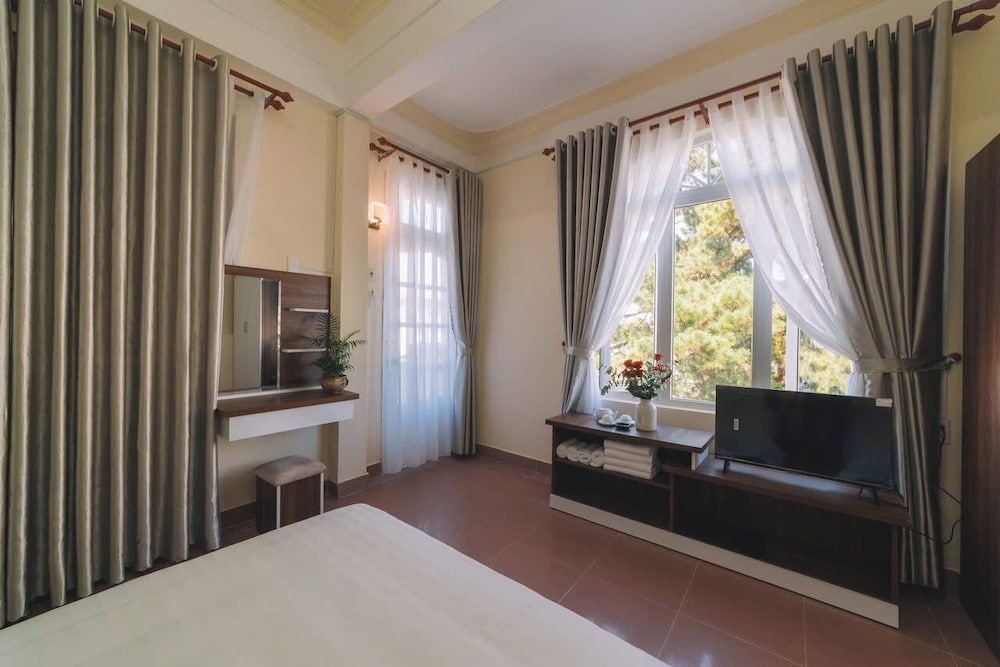 City Quadruple Room, City View