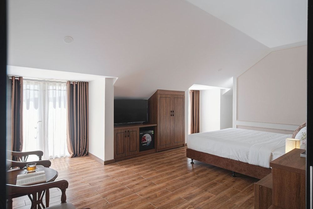 Comfort Double Room, Balcony, Hill View