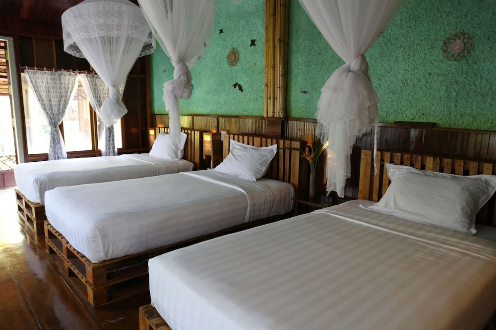 Vamxang Rustic Home Deluxe Triple Room, Garden View 3