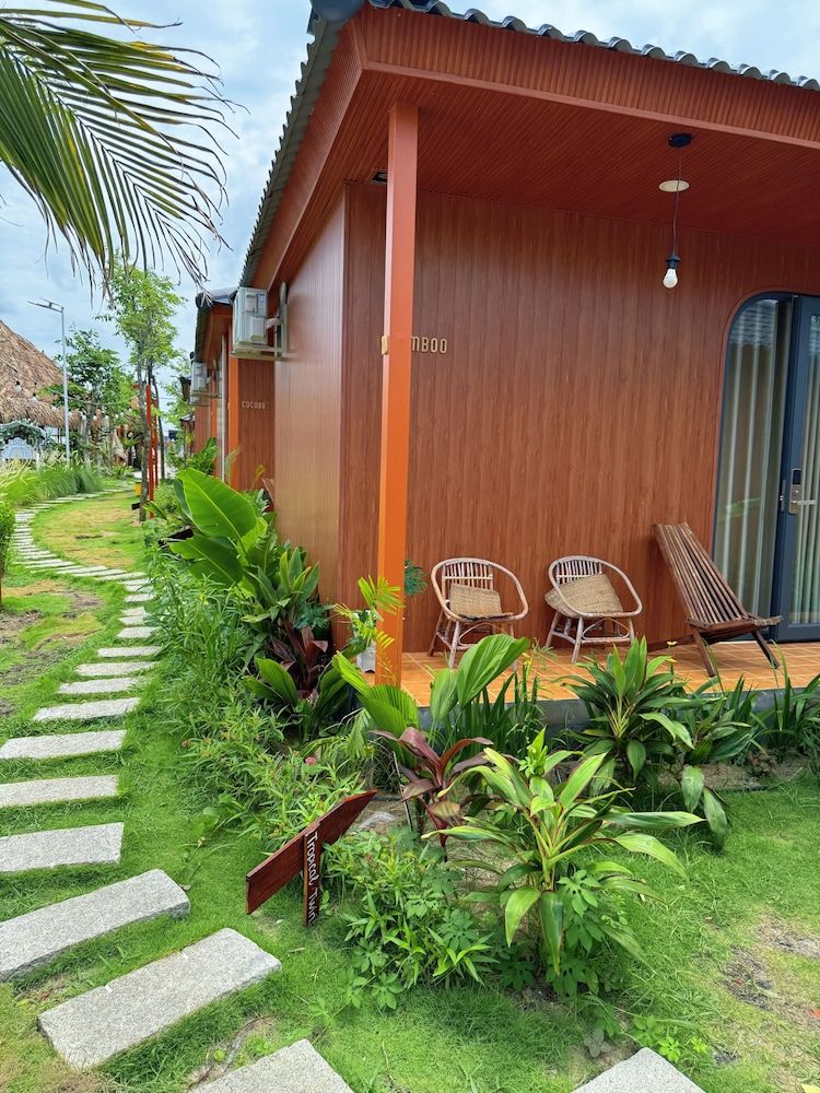 Melaka Ho Tram - Beachside Bungalows Deluxe Twin Room, Sea View 7