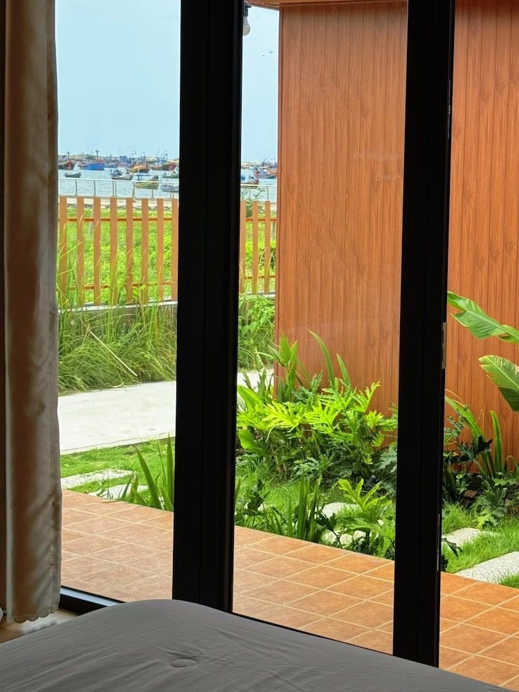 Melaka Ho Tram - Beachside Bungalows Deluxe Double Room, Sea View 5