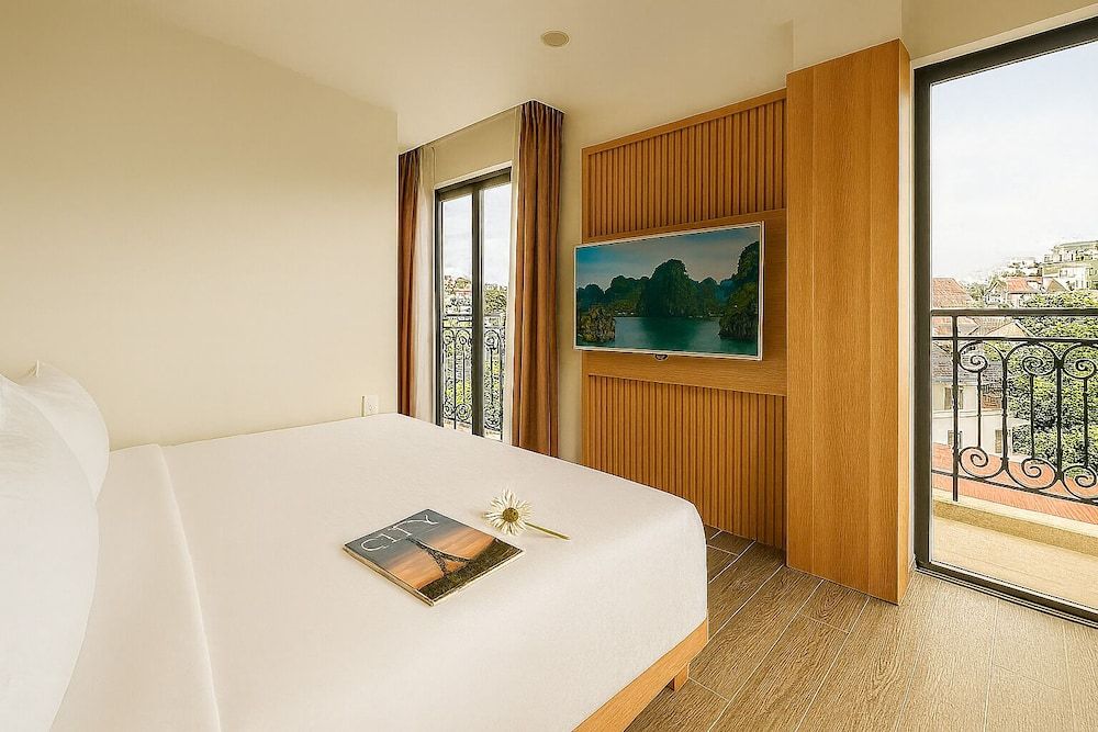 Amory Dalat Hotel Deluxe Double with Balcony 4