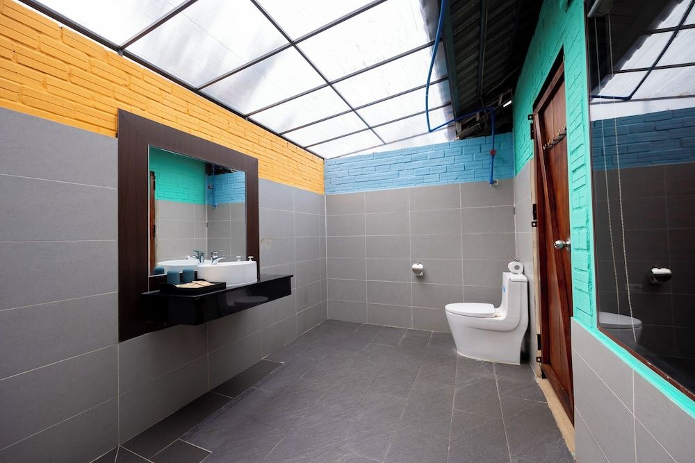 Siren Retreat Phu Quoc Deluxe Triple Room, Garden View 11