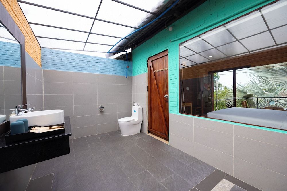 Siren Retreat Phu Quoc Deluxe Triple Room, Garden View 13