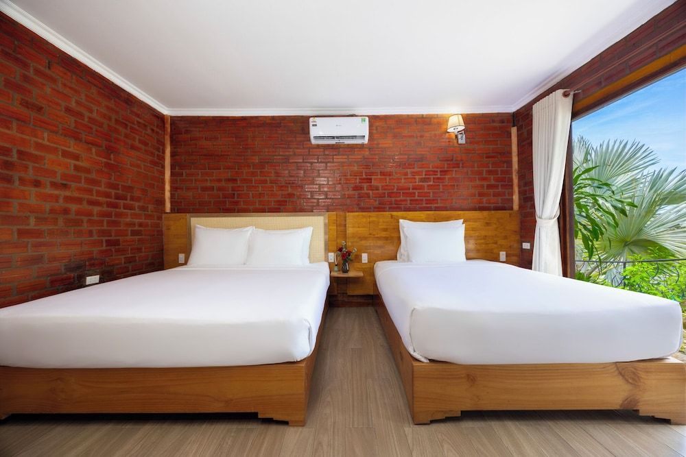 Siren Retreat Phu Quoc Deluxe Triple Room, Garden View 7