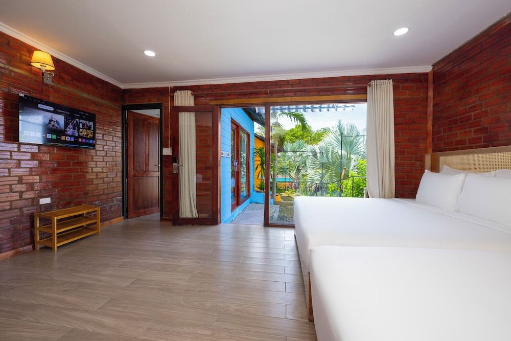 Siren Retreat Phu Quoc Deluxe Triple Room, Garden View 3