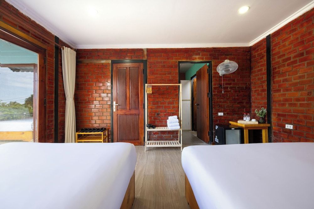 Siren Retreat Phu Quoc Deluxe Triple Room, Garden View 5
