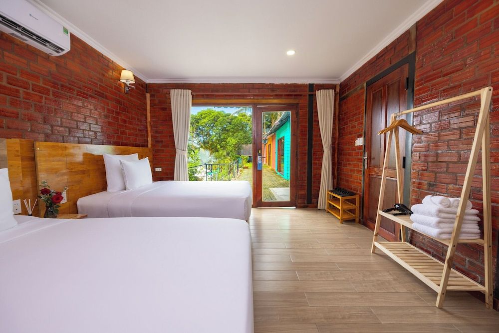 Siren Retreat Phu Quoc Deluxe Triple Room, Garden View 4