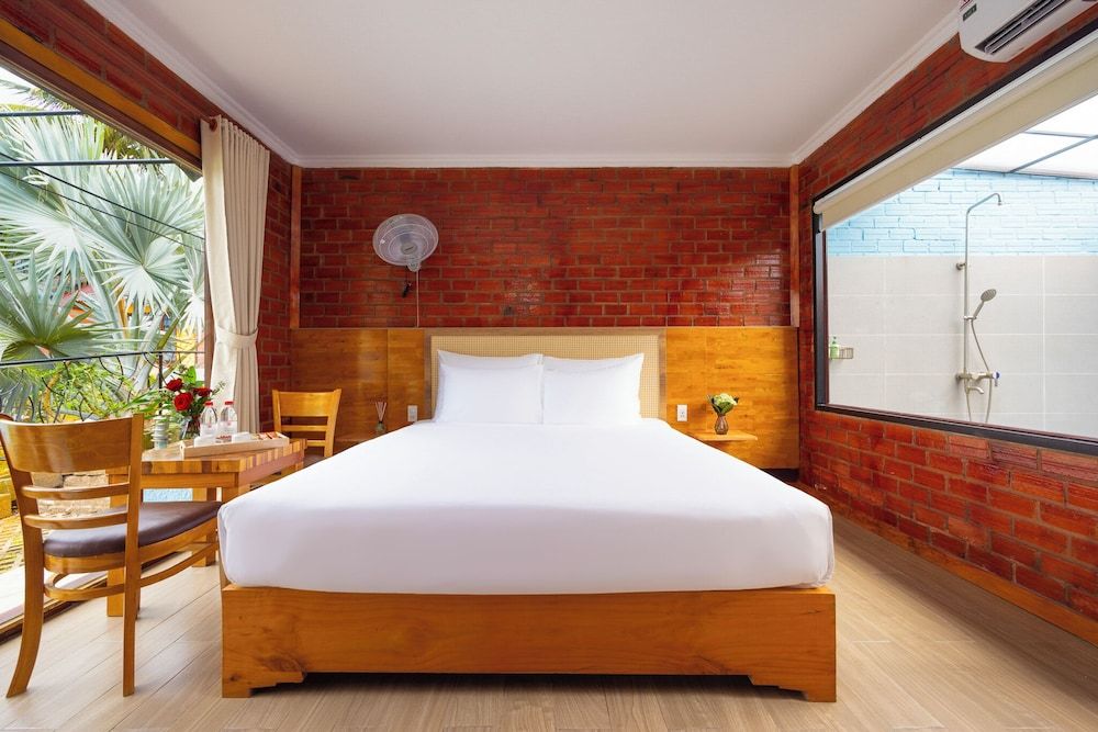 Siren Retreat Phu Quoc Deluxe Room, Pool View 5