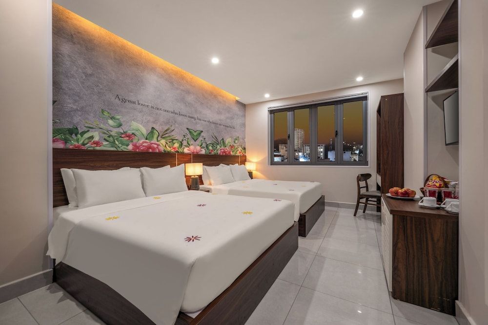 KLY Hotel Vung Tau Deluxe Quadruple Room, City View 2