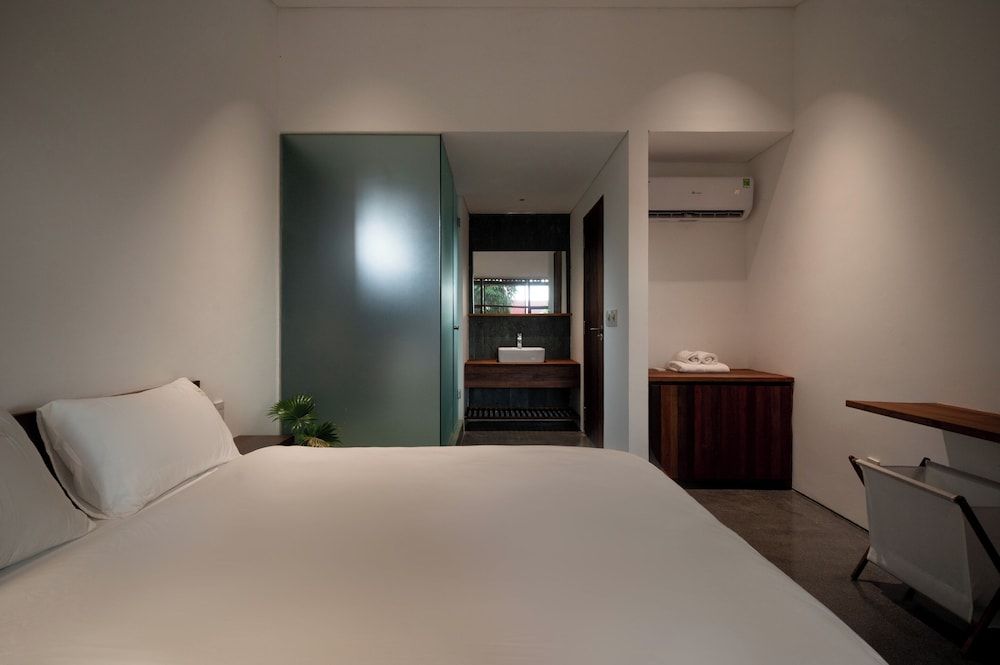 Business Room, Garden View
