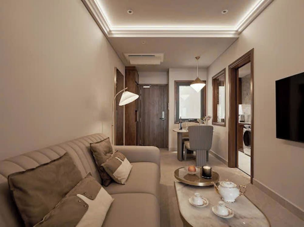 Sunflower Apartment - Suite by THC Group Luxury Apartment 5