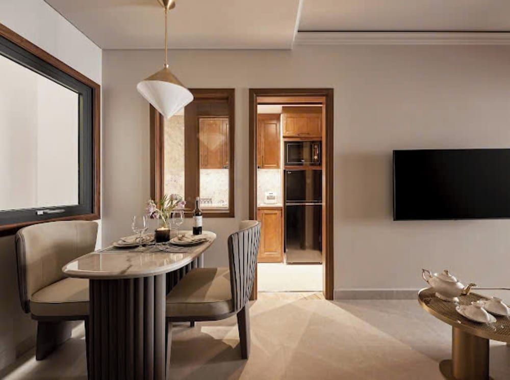 Sunflower Apartment - Suite by THC Group Luxury Apartment 7