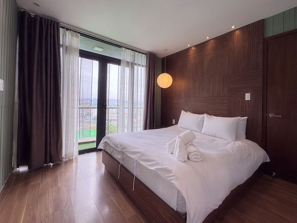 9Trip Stay in Dalat Center Residence Signature Apartment, 3 Bedrooms, City View 7