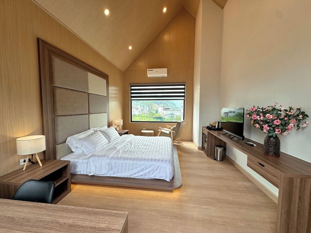 Superior Bungalow, Bathtub, Garden View