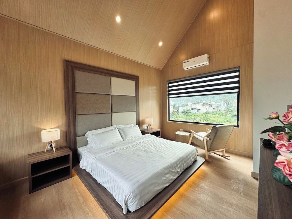 Superior Bungalow, Bathtub, Garden View