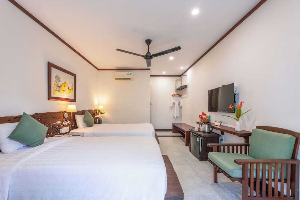 Superior Twin Room, Balcony, Pool View