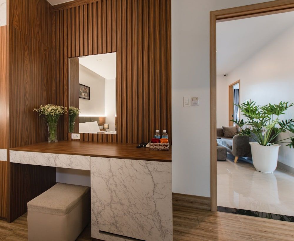 West Lake Hotel Basic Room, 1 King Bed 45