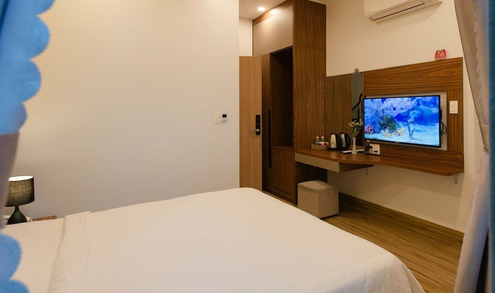 West Lake Hotel Basic Room, 1 Queen Bed 25