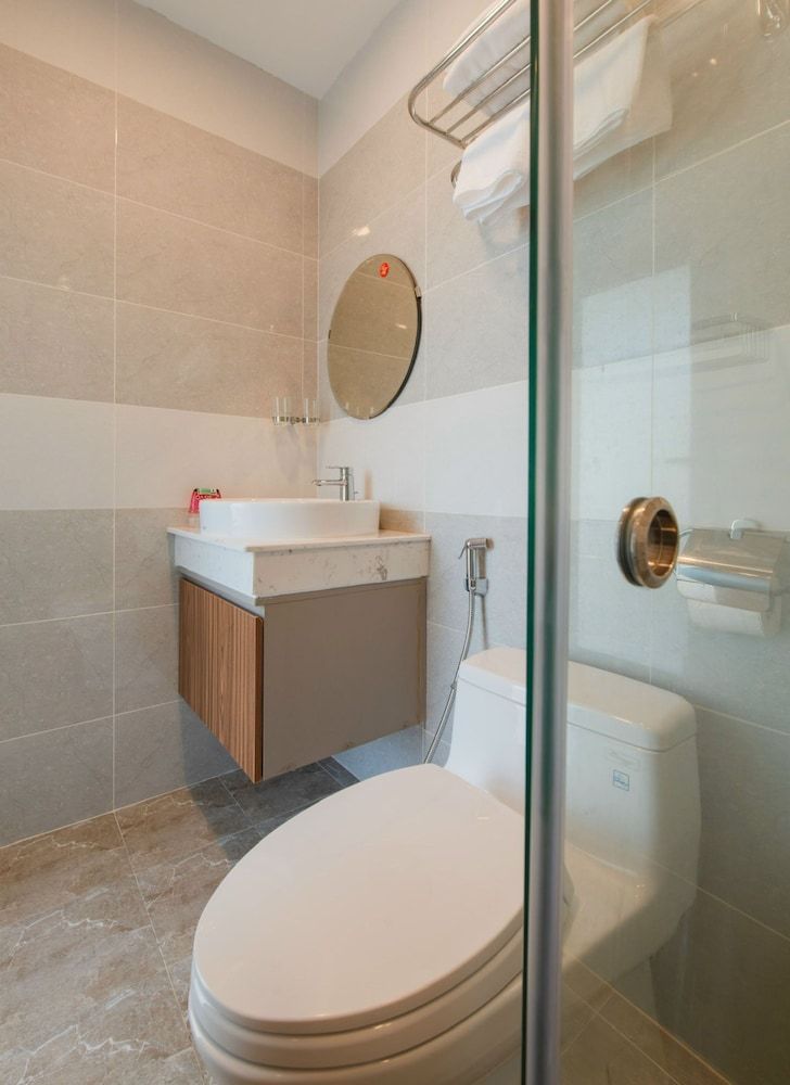 West Lake Hotel Basic Room, 1 King Bed 43