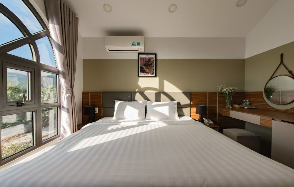 West Lake Hotel Basic Room, 1 King Bed 31