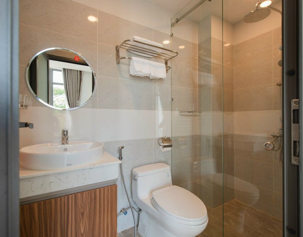 West Lake Hotel Basic Room, 1 King Bed 44